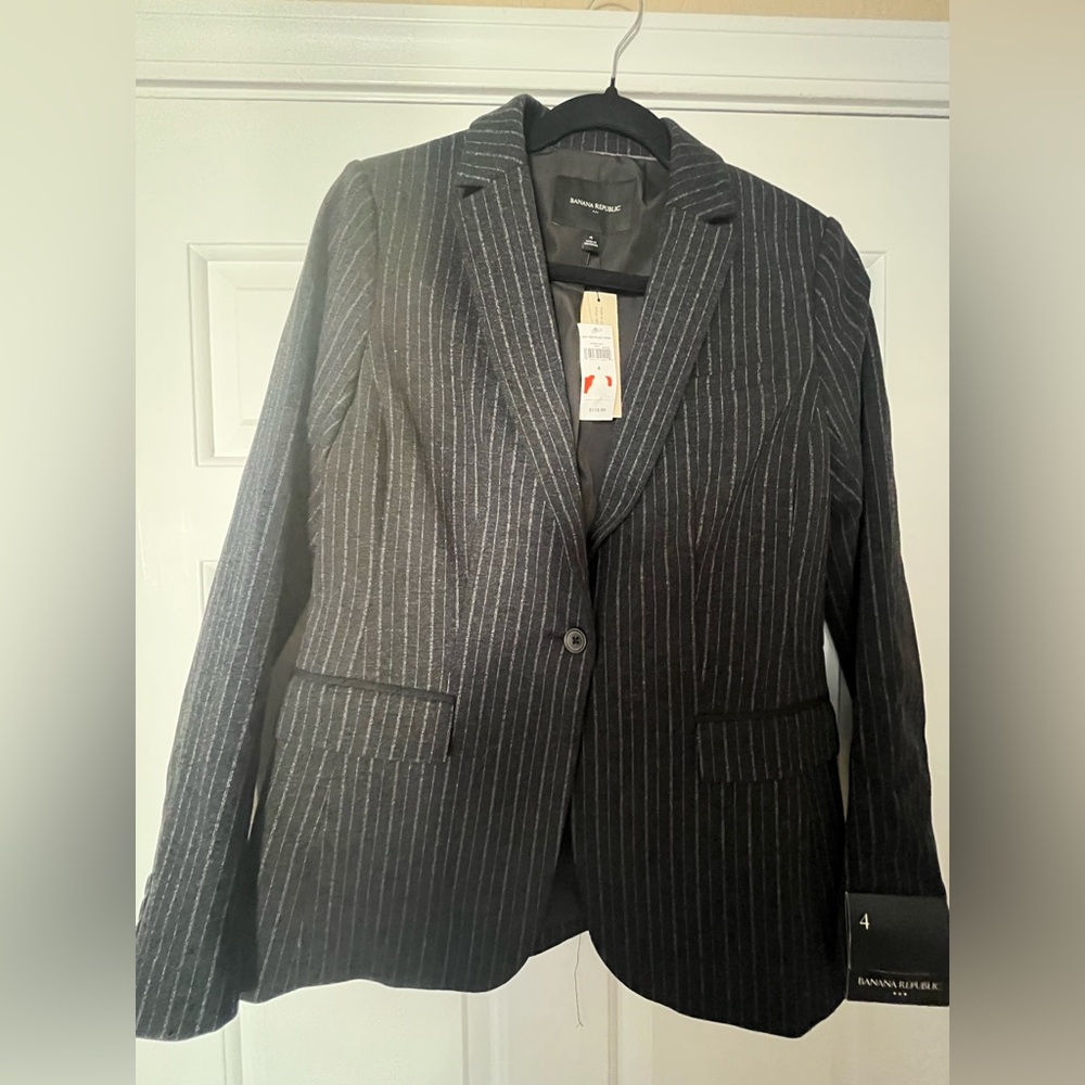 Banana Republic women’s blazer size 4 (NWT)